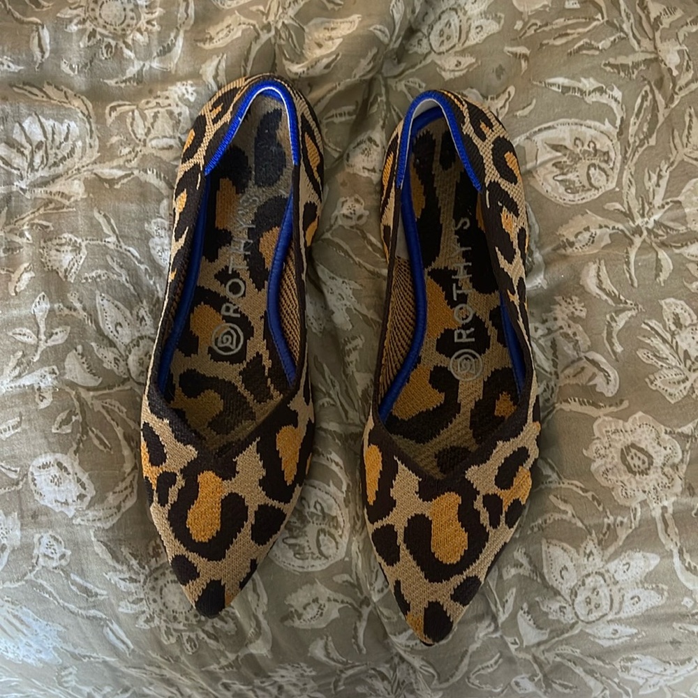 Like new! Rothys pointed black/black animal print flats